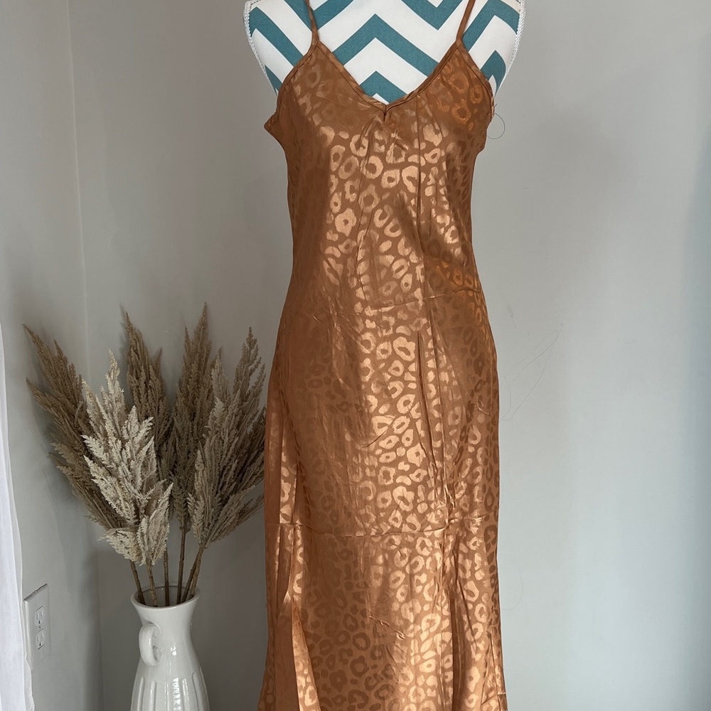 Handless gown